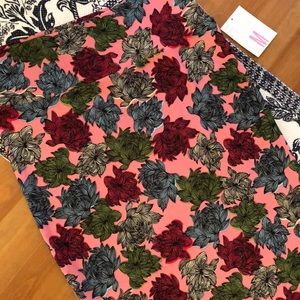 Medium LulaRoe Cassie